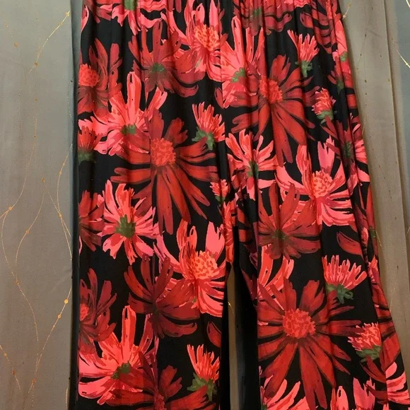 Capri Pajama Set - Picture 2 of 4